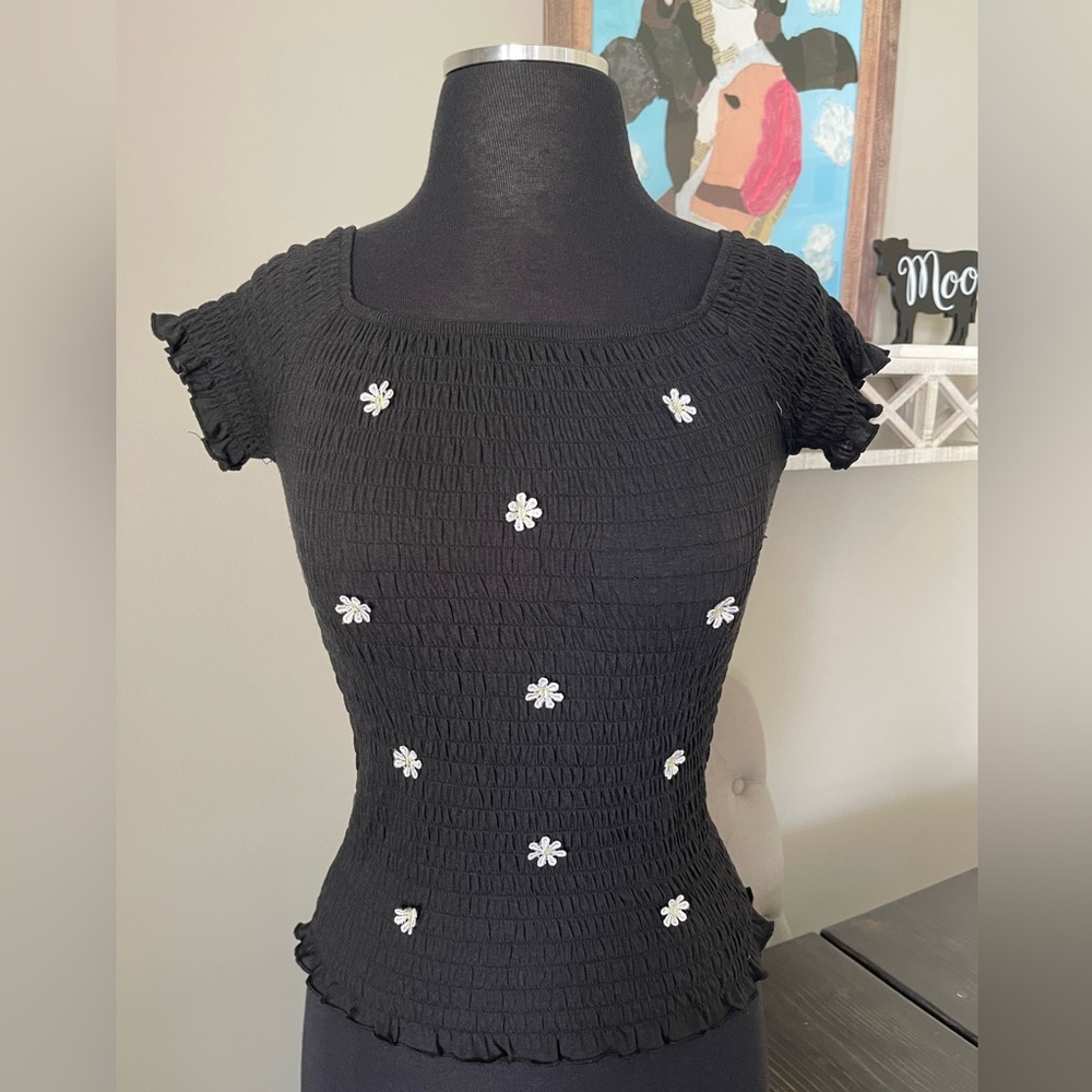 Crave Fame S Daisy Embroidered On-or-Off-the-Shoulder Crop Top